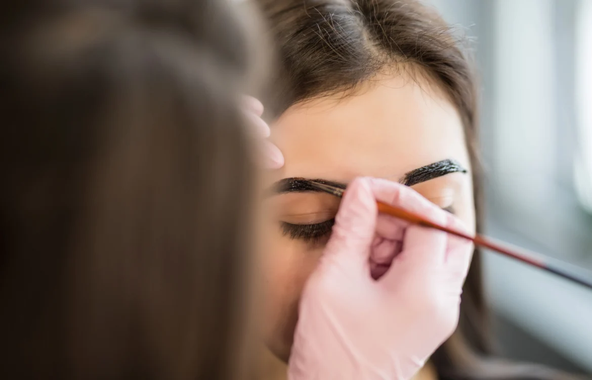 Sensitive Skin? Here’s What You Should Know About Henna Eyebrows